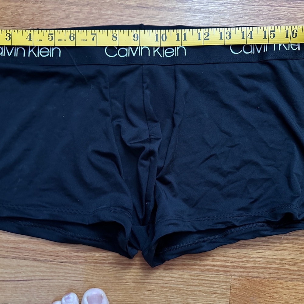 Calvin Klein Men's Black Boxer Briefs with Logo Waistband - Picture 4 of 4